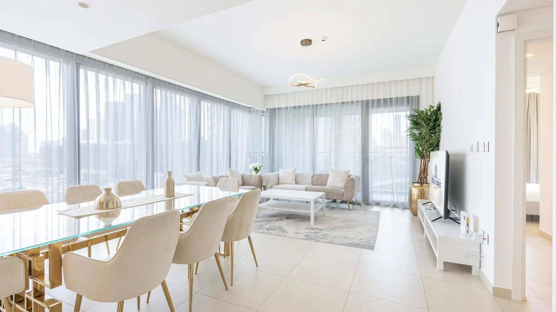 Beautiful Home With Full Burj View In Downtown Dubai