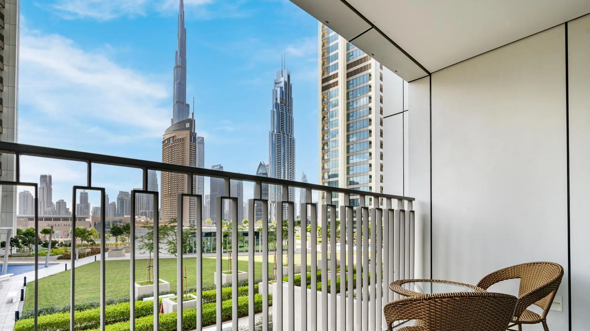 Apartment Beautiful Home With Full Burj View In Downtown Dubai