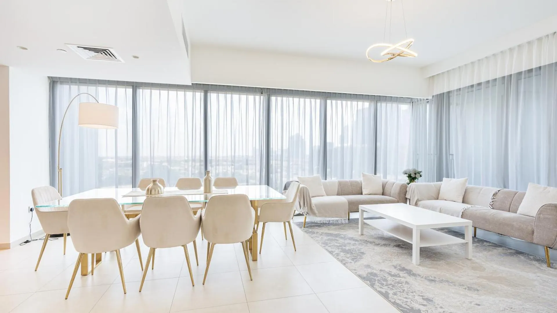 Beautiful Home With Full Burj View In Downtown Dubai Apartment
